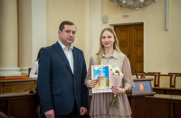 губернатор Алексей Островский наградил победителей регионального конкурса молодых ученых и обладателей стипендии имени князя Смоленского Романа Ростиславовича - фото - 5