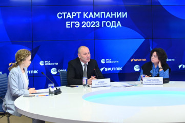 руководитель Рособрнадзора рассказал об организации ЕГЭ в 2023 году - фото - 1