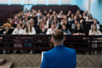 в подведомственных Минпросвещения России педагогических вузах на бюджетной основе обучаются 70% студентов - фото - 1