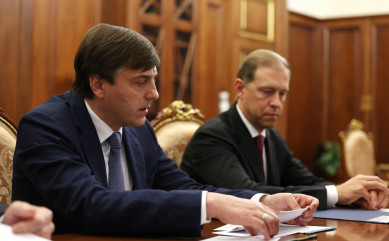 сергей Кравцов на совещании с членами Правительства РФ доложил Владимиру Путину о готовности школ к началу учебного года - фото - 3