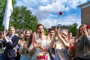 минпросвещения России определило единые дни проведения последнего звонка и выпускного в школах в 2026 году - фото - 1