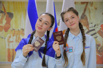 511 школьников из России и 17 стран получили первые паспорта в «Артеке» в 2025 году - фото - 6