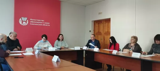 министерство образования и науки Смоленской области провело очередное заседание комиссии по согласованию назначения должностных лиц, ответственных за муниципальное управление в сфере образования в Кардымовском и Ельнинском муниципальных округах - фото - 2