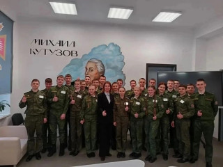 заместитель председателя Правительства Смоленской области – министр образования и науки Смоленской области Дина Хнычева провела внеурочное занятие «Разговоры о важном» - фото - 5