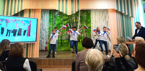 состоялась торжественная церемония подведения итогов областного фестиваля военно-патриотической песни, посвященного году единства народов России, «Едины духом, сильны песней» - фото - 8
