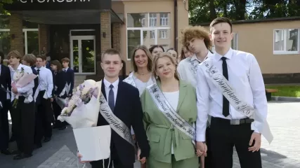26 мая в Смоленской области прозвучал последний звонок, который для тысячи школьников стал символом завершения важного этапа в жизни - фото - 9