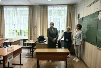 уполномоченный по правам ребёнка в Смоленской области проследила за ходом проведения ЕГЭ по математике - фото - 3