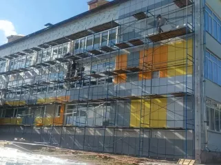 в рамках заключенного соглашения между Правительством Смоленской области и ПАО Дорогобуж о сотрудничестве проводится капитальный ремонт Дорогобужской школы № 2 - фото - 2