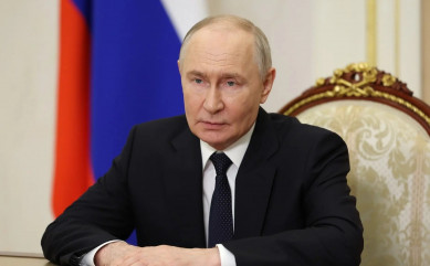 владимир Путин поздравил выпускников с окончанием школы - фото - 1