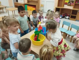 с 20 по 24 июля в детских садах Смоленского муниципального округа в рамках Года дошкольного образования прошёл цикл мероприятий «От игр к открытиям» - фото - 3