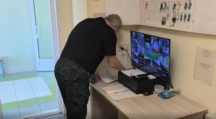 прошли всероссийские учения по отработке комплексного сценария «Действия сотрудников охраны и работников образовательных организаций при захвате заложников и при нападении с использованием горючих жидкостей» - фото - 4