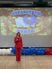 заместитель председателя Правительства Смоленской области - министр образования и науки Смоленской области Хнычева Дина Сергеевна посетила торжественную линейку, посвященную Дню знаний, в Центре образования № 1 «Академия детства» города Смоленска - фото - 4